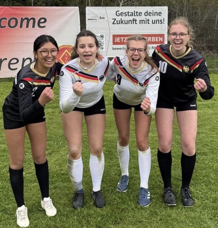 27.04.25: Unsere Ahlhorner U18 Spielerinnen beim Nationallehrgang in Unterhaugstett: Minh Anh Tran, Sophia Macht, Anastasia Will, Lena Meidenstein.