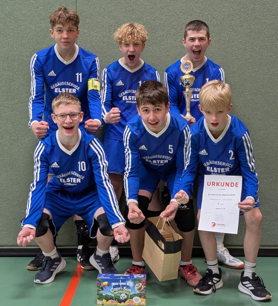 08.02.2026: Norddeutscher Meister der mU14 im schleswig-holsteinischen Lola - unsere Jungs - und damit zur DM Mitte März in Stattgart qualifiziert!
Von links: Jonathan Gellert, Jona Tauscher, Andino Schmidt; vorne: Elias Wolf, Tom Mäkelburg, Felix Kirchgeorg.