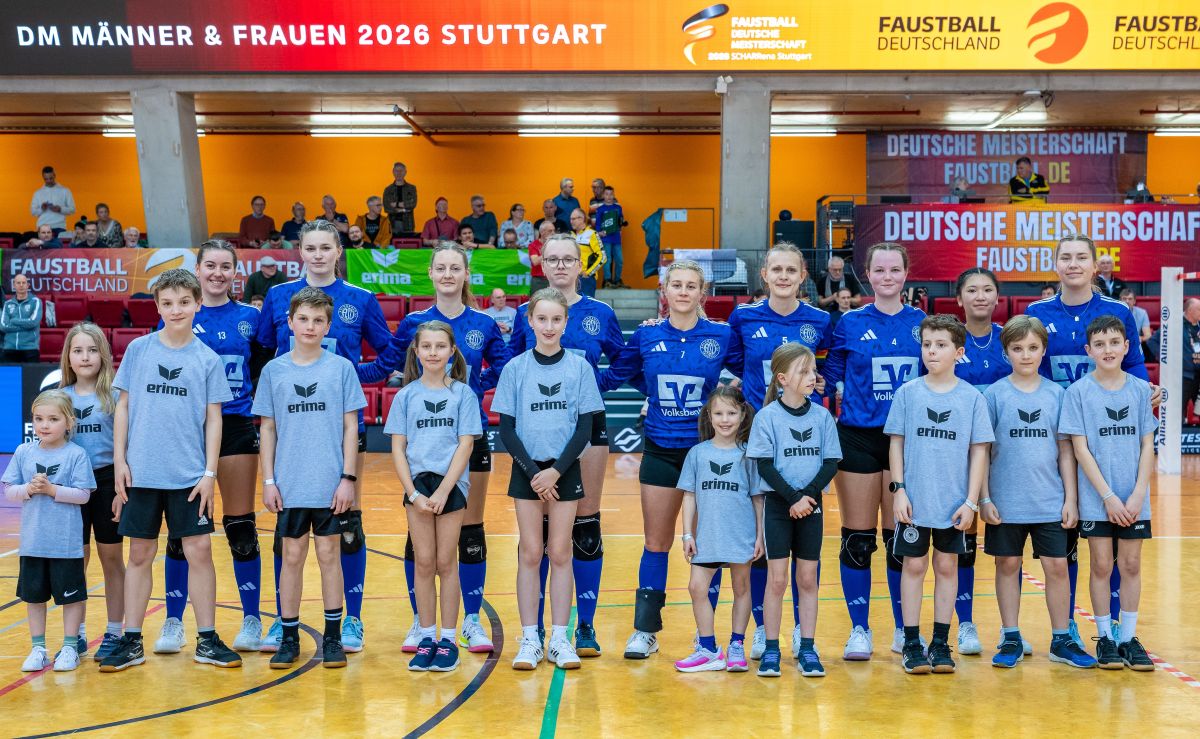 01.03.2026: Deutscher Vizemeister bei der DM in Stuttgart - unsere Frauen! Das Foto vor dem Finale - Foto: Bernhard Kaiser