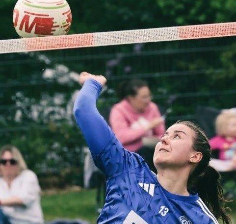 03.05.2026: Melissa beim Angriff... (Foto: Kurt Peters)