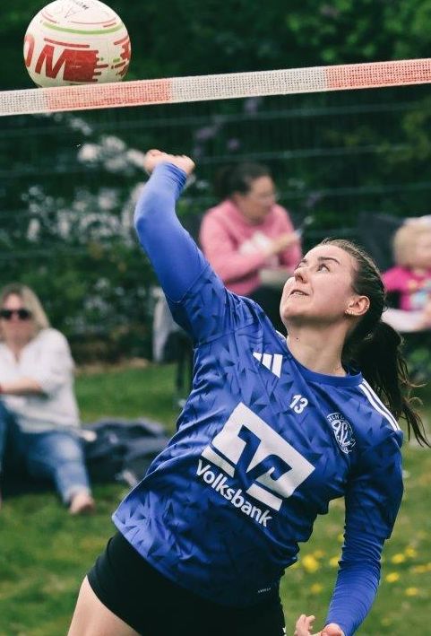 03.05.2026: Melissa beim Angriff... (Foto: Kurt Peters)