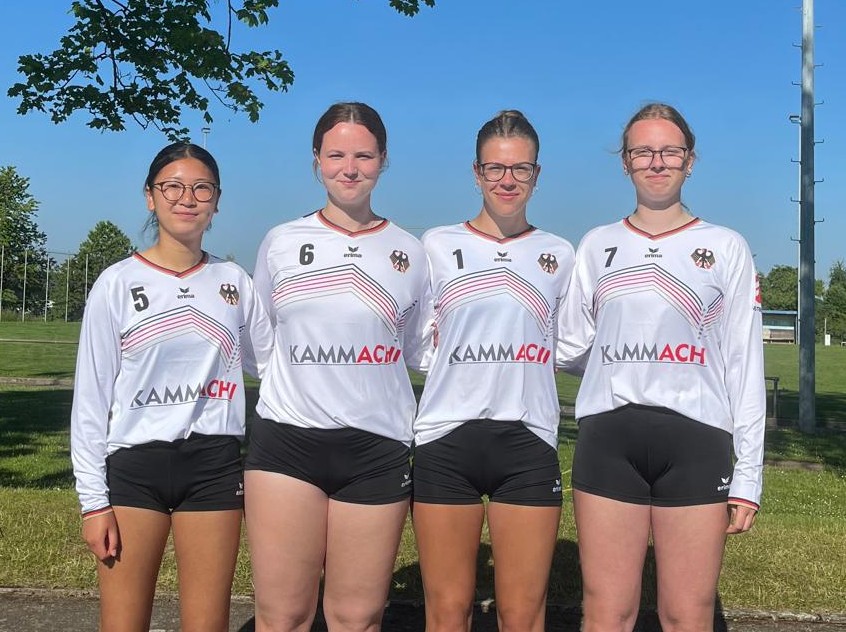 Pfingsten: Nahmen am Nationallehrgang der U21-Frauen über Pfingsten in Adelmannsfelden teil und hoffen auf die Nominierung für die Europameisterschaft Ende August in München: Minh Anh Tran, Lea Delitzscher, Anastasia Will, Lena Meidenstein.