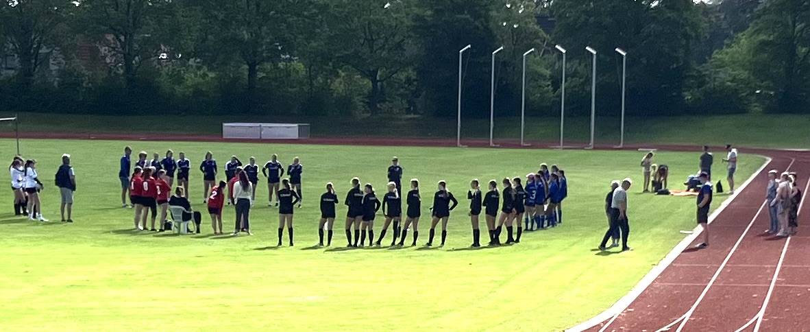 30.05.26: Sarah eröffnet den Spieltag der wU16