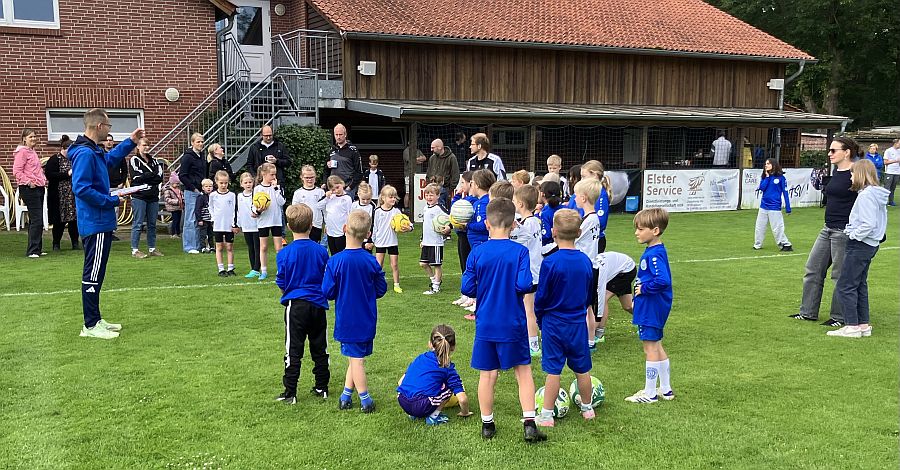 13.06.26: Nils Carl eröffnet den Spieltag der U8 in Ahlhorn - mit insgesamt neun Teams...