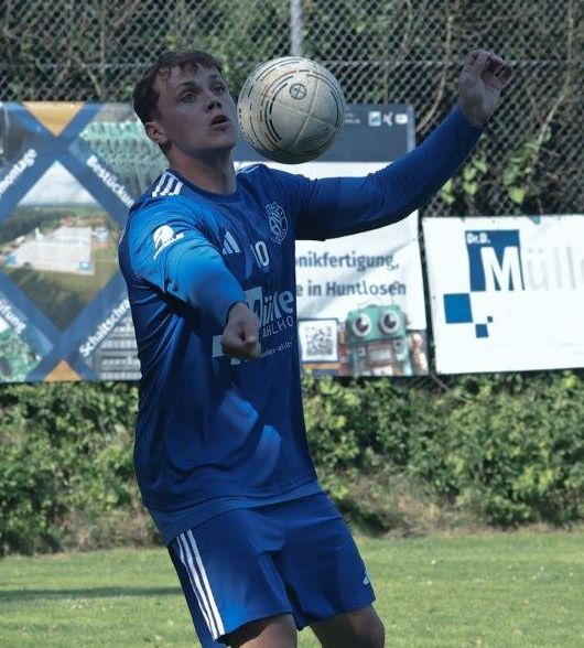 26.06.26: Ole Wilke mit einer starken Leistung im Spiel gegen den VfL Kellinghusen - 5:2 nach einer wahren Hitzeschlacht für unsere Mannschaft (Foto: Kurt Peters).
