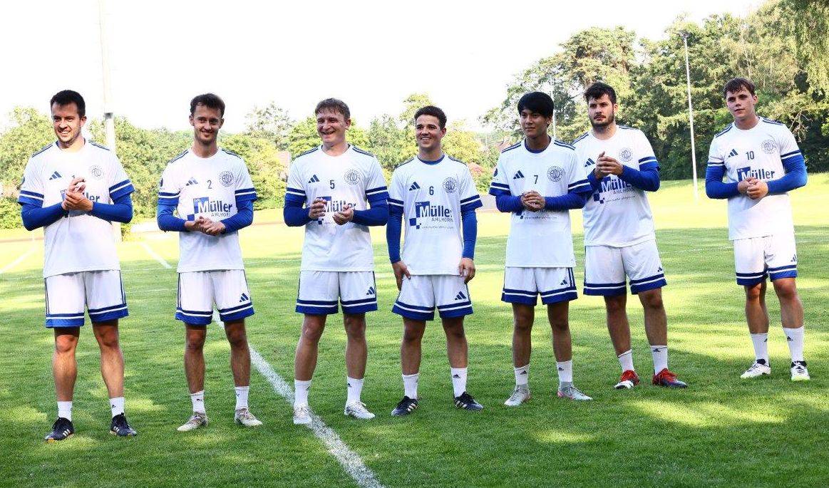26.06.26: Unser Team im Spiel gegen den VfL Kellinghusen - 5:2 nach einer wahren Hitzeschlacht für unsere Mannschaft (Foto: Kurt Peters).