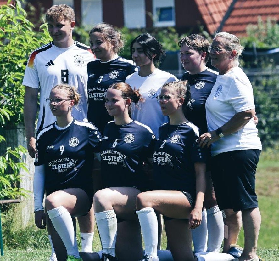 28.06.26: Unser Team ASV 2 in der 2. BL beim Heimspieltag am heutigen Sonntag mit zwei Siegen gegen MTSV Selsingern und TK Hannover (Foto: Kurt Peters)