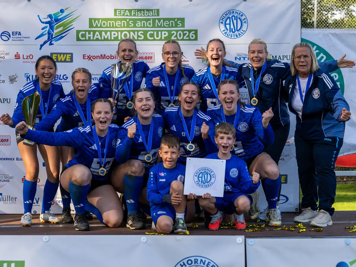 Unsere Frauen gewinnen den Champions Cup !