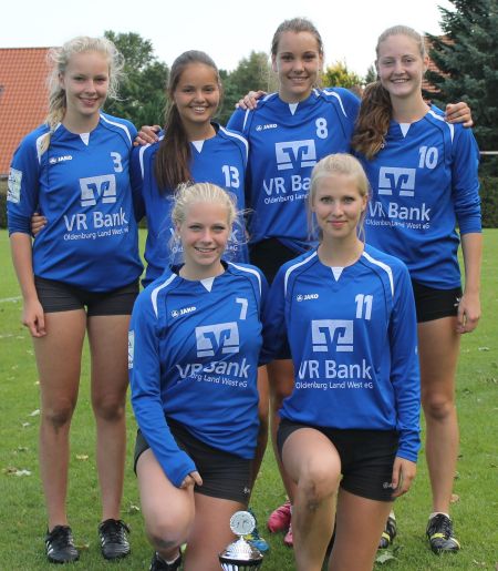 10-08-2014: Nordmeister der wU18 und damit für die DM am 6./7. September in Hannover qualifiziert - unsere weibl. Jugend 18 mit Neele Keyser, Jenny Gißler, Pia Neuefeind, Felicia Gißler sowie hockend Anna Keyser und Lisa Sturitis.